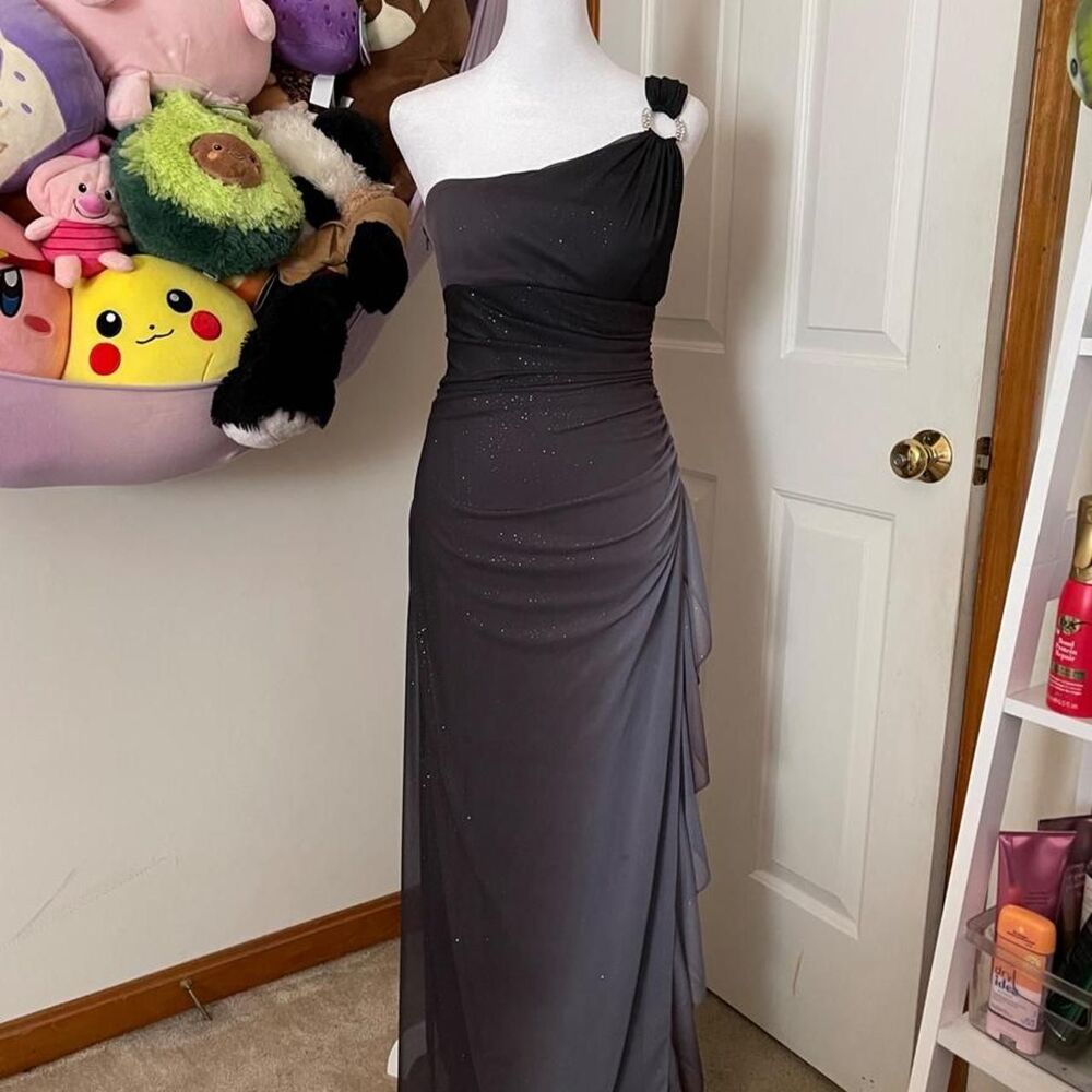 BLONDIE NITES CHARCOAL GLITTER ONE-SHOULDER FORMAL GOWN